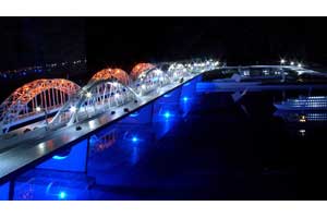 Миниатюрная модель железнодорожного моста через реку Днепр. М 1:500. Размер подмакетника 100х600 см.
