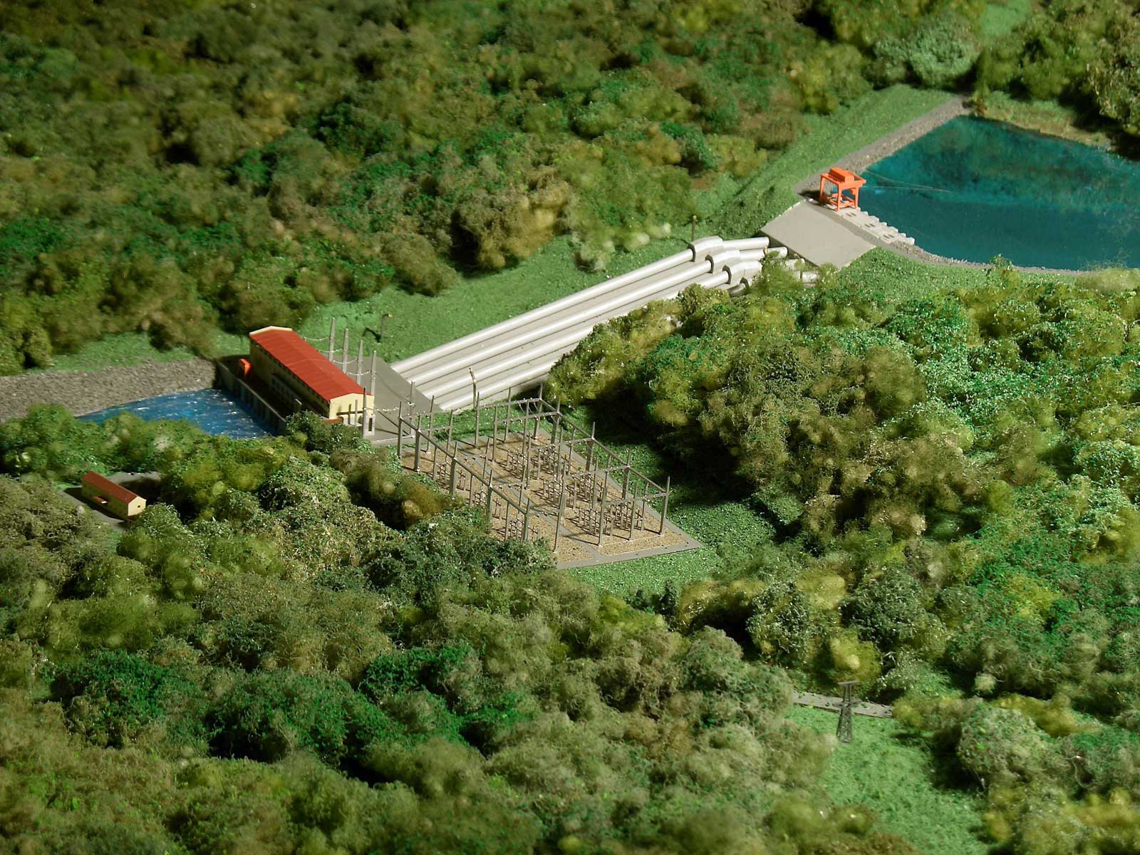 Макет гидроэлектростанции в Экваториальной Гвинее.