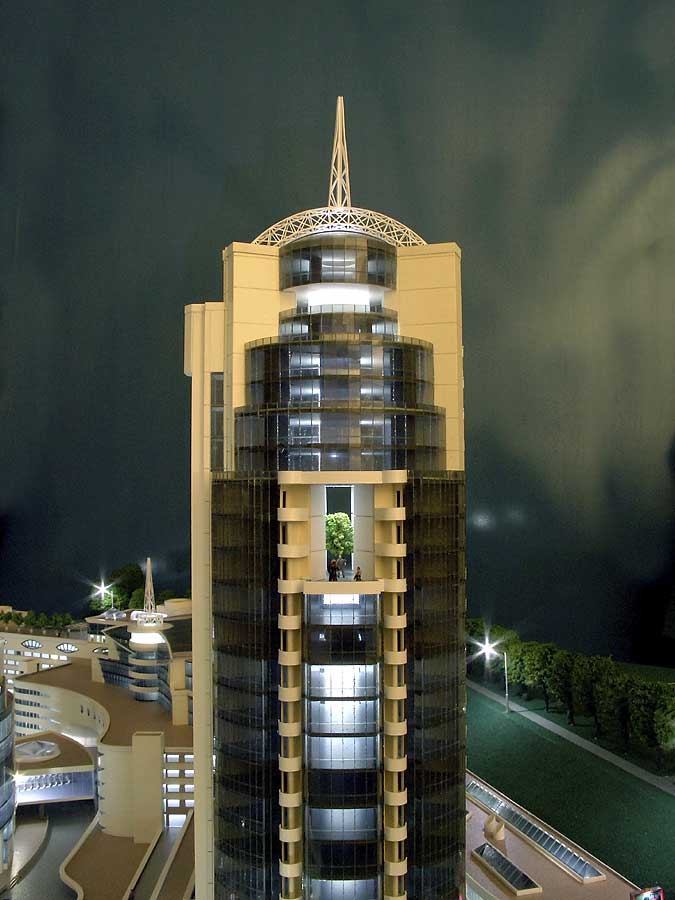 Модель будівлі багатоповерхового гаража в "Царському селі" міста Києва. Розмір підмакетніка 80х120 см.