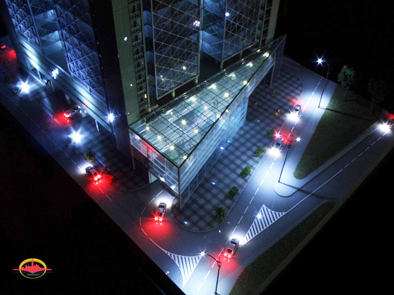 Модель офисного здания. Архитектор Алексей Брыль. Масштаб 1:100.