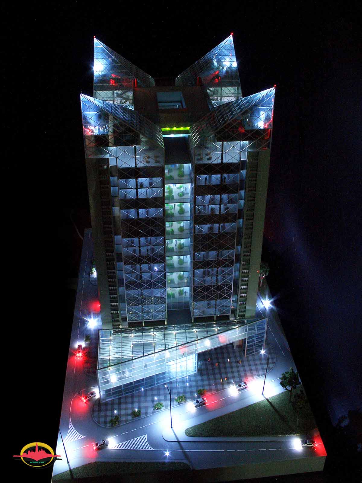 Модель офисного здания. Архитектор Алексей Брыль. Масштаб 1:100.