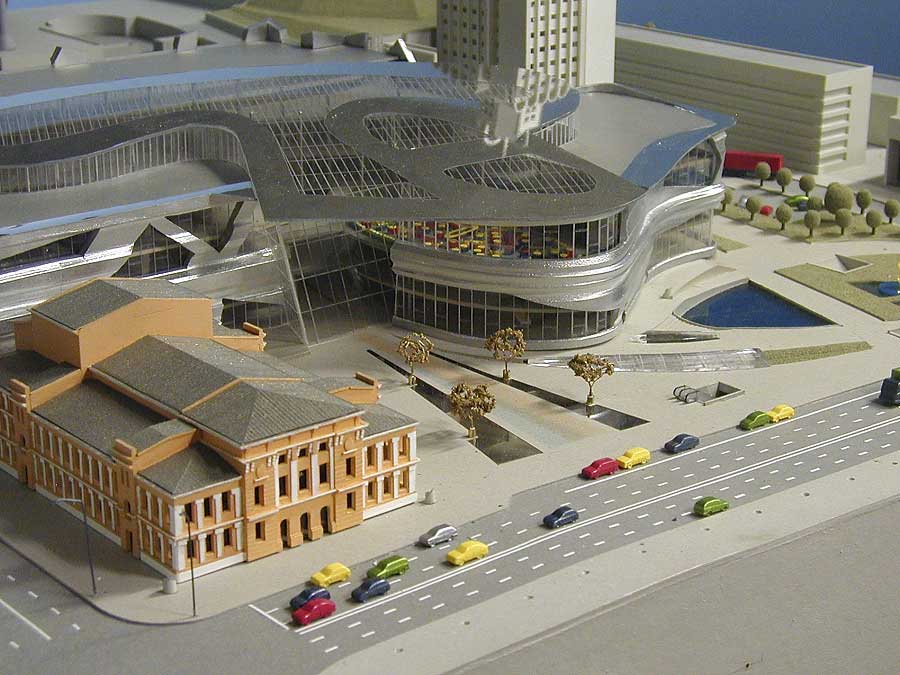 Модель торгово-розважального центру на площі біля Республіканського стадіону в місті Києві. М 1:200. Розмір підмакетніка 100х120 см.