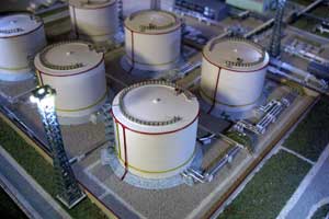 Миниатюрная модель нефтеперегонного завода в Корпедже – Балканабат (НПС Корпедже и НПС Гумдаг). М 1:500. Размер подмакетника 80х120 см.