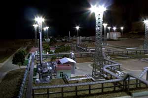 Мініатюрна модель нафтопереробного заводу в Корпедже - Балканабат (НПС Корпедже і НПС Гумдаг). М 1:500. Розмір підмакетніка 80х120 см.