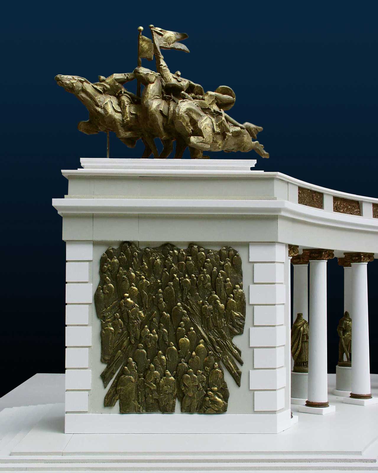 В результаті багаторічних пошуків, перше місце зайняв монумент скульптора Анатолія Куща.