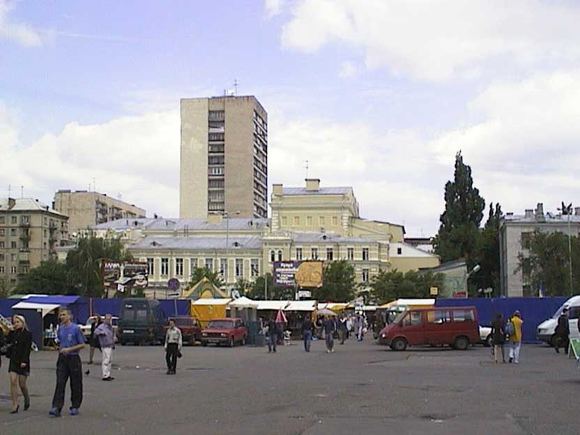 Рынок на площади.